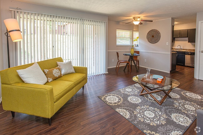 2BR, 1BA - 950 SF - Living Room