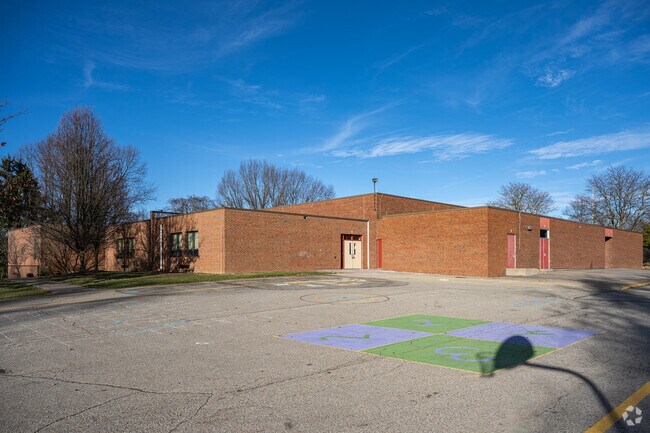 According to Niche, Abraham Lincoln Elementary School has an overall rating of B+.