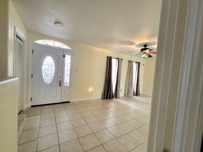 10813 Sandpiper Dr, Houston, TX 77096 - photo 4