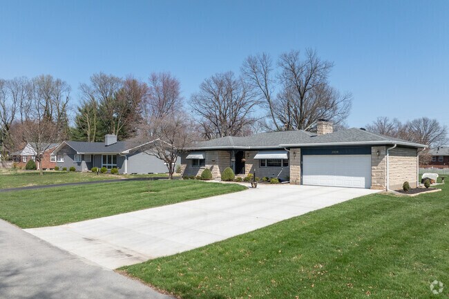 The Hurstbourne Acres neighborhood is very walkable for residents.