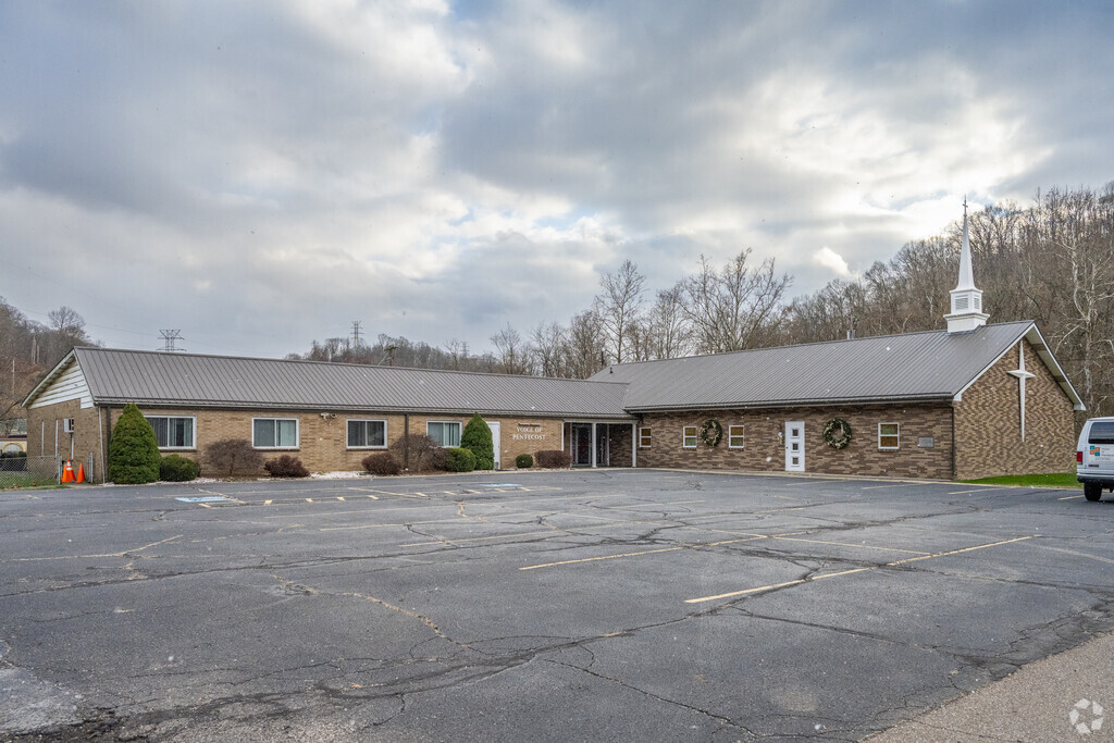 Weirton Christian Academy serves children in grades 2 through 7.