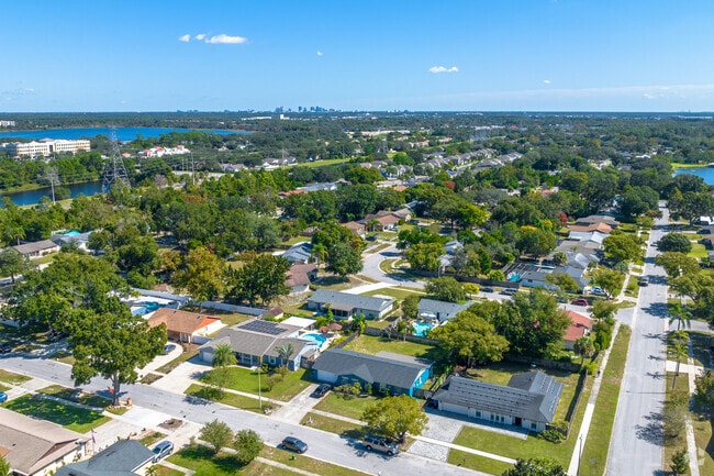 Comfortable communities with a short commute to downtown Orlando in Universal.