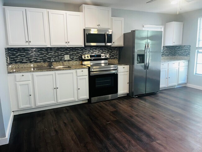 614 Barberry St unit 201, San Antonio, TX 78221 - photo 2