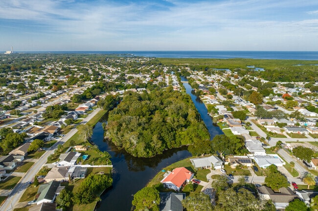 Beacon Square is a quaint neighborhood just a few miles from the Gulf of Mexico.