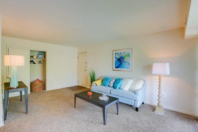 Hillen & Belvedere, Baltimore, MD 21239 - photo 3