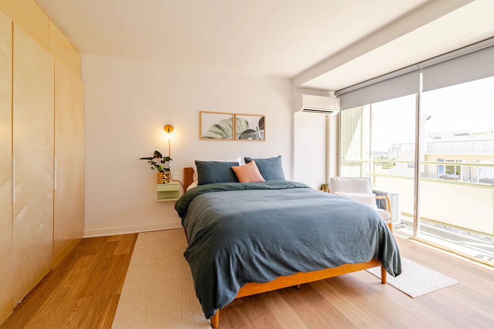 Comfortable queen bed