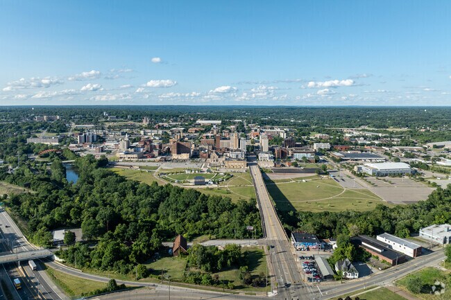 The Erie neighborhood is conveniently located near downtown Youngstown.