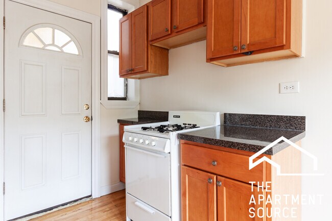 3817 N Fremont St unit E1, Chicago, IL 60613 - photo 5