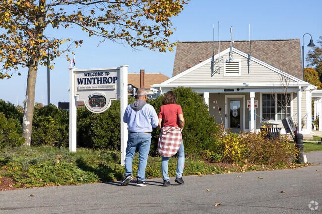 After getting off the Winthrop Ferry it's a quick walk to Court Park.
