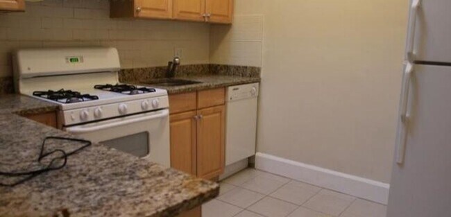 33 Bay State Rd unit 4R, Boston, MA 02215 - photo 4