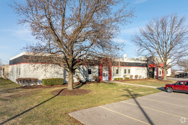 Hawk Point Elementary School has an above average student teacher ratio of 21:1.