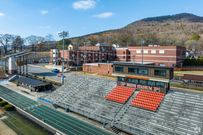 South Pittsburg High School offer a variety of programs that challenge children.