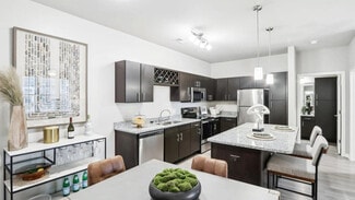 1100 Huntington Dr, Mundelein, IL 60060