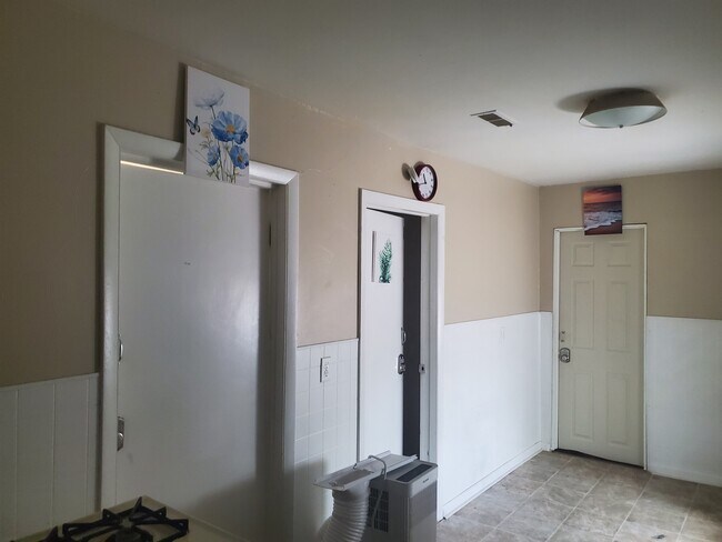 528 W 4th St, Mishawaka, IN 46544 - photo 5