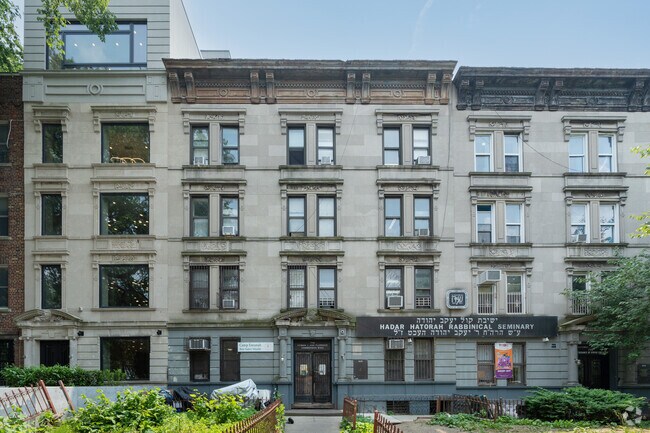 In Crown Heights, Cheder at the Ohel cultivates lifelong learners.