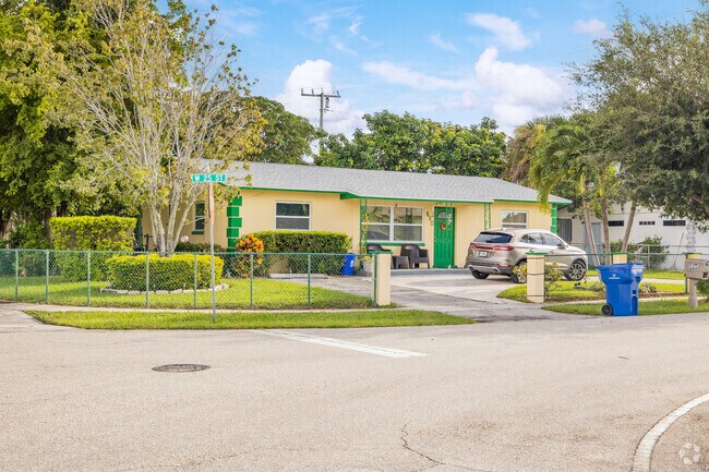 Many Park Manor homes feature midcentury details ready for updates.