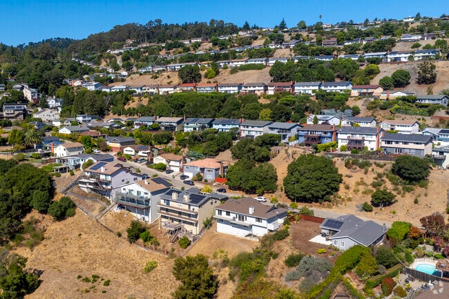 he homes of Skyline-Hillcrest offer character, charm, and beautiful hillside settings.