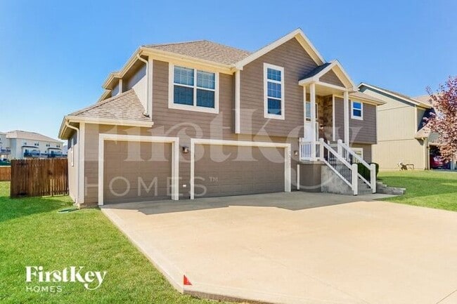 10511 Augusta Dr, Kansas City, KS 66109 - photo 2