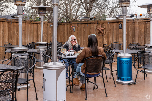 There are tons of restaurants to catch up with friends and family in Midlothian, TX.