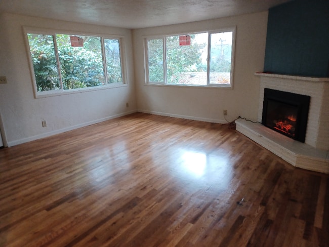 585 W 26th Ave, Eugene, OR 97405 - photo 2