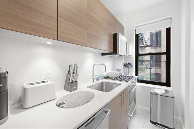 10 Downing St unit ID1356852P, New York, NY 10014 - photo 3