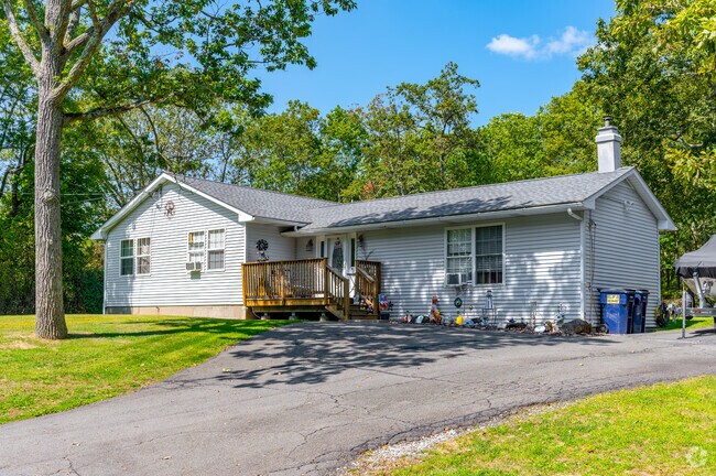 Spacious lawns and wooded backdrops define Greenville Town’s residential charm.