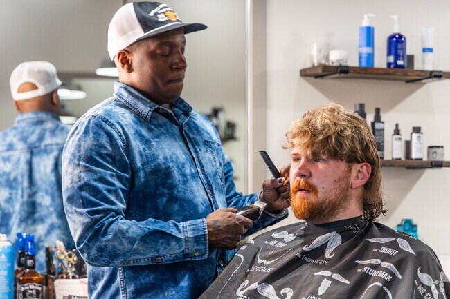 H Barbers serves the North Lake Stevens area.