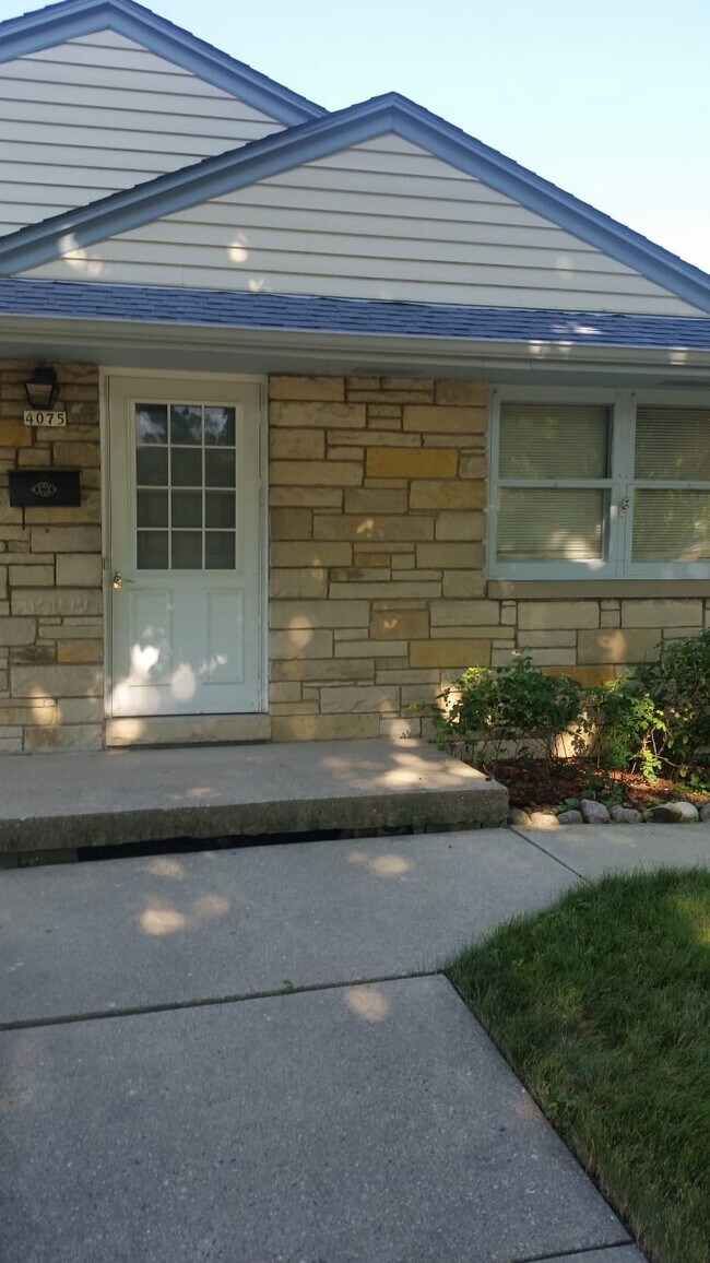 4075 N 85th St unit 4075, Milwaukee, WI 53222 - photo 2