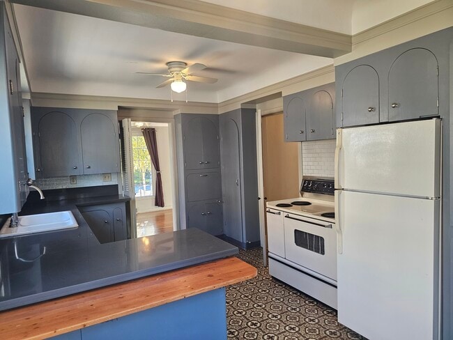 6613 N Amherst St, Portland, OR 97203 - photo 7