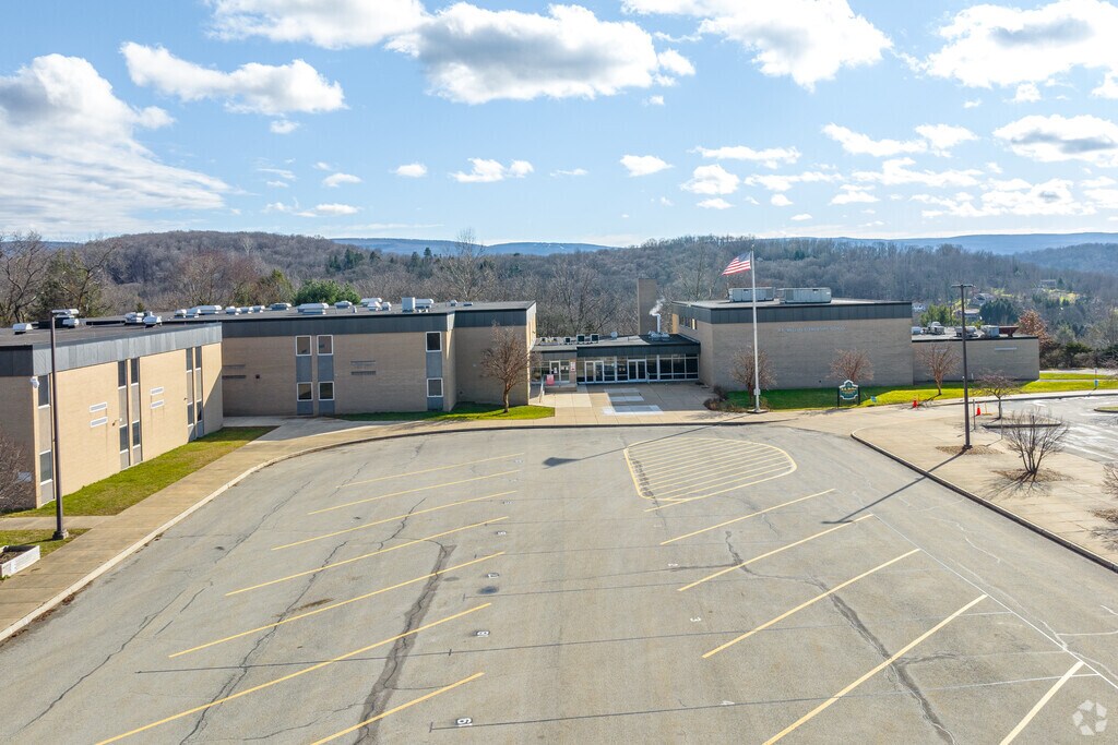 R.K. Mellon Elementary School shares a campus with the middle school.