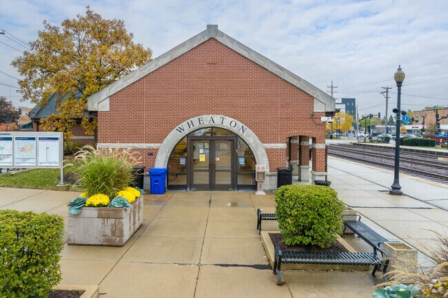 Getting to Downtown Chicago from Downtown Wheaton is a breeze with the Metra.