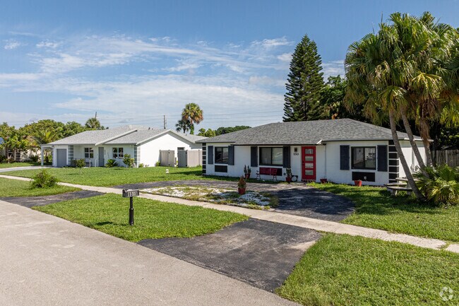 Most homes in Southwind Lakes are ranch-style houses.