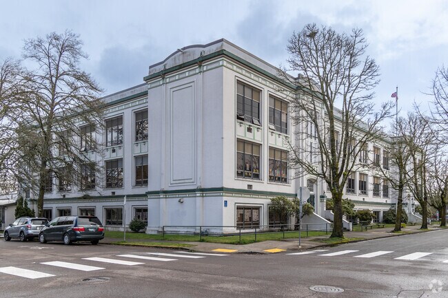 Sellwood Middle School is a public school serving Sellwood and surrounding neighborhoods.