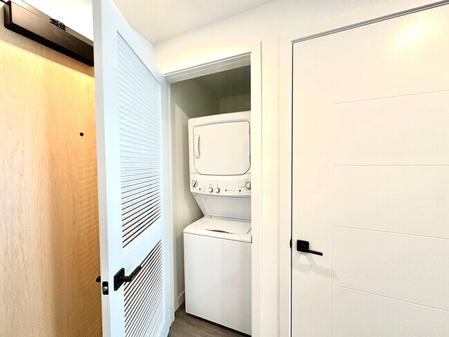 1900 NW 1st Place unit A12, Miami, FL 33136 - photo 4