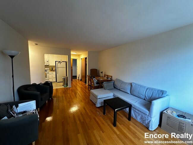 42 Vernon St unit 35 - 412, Brookline, MA 02446 - photo 2