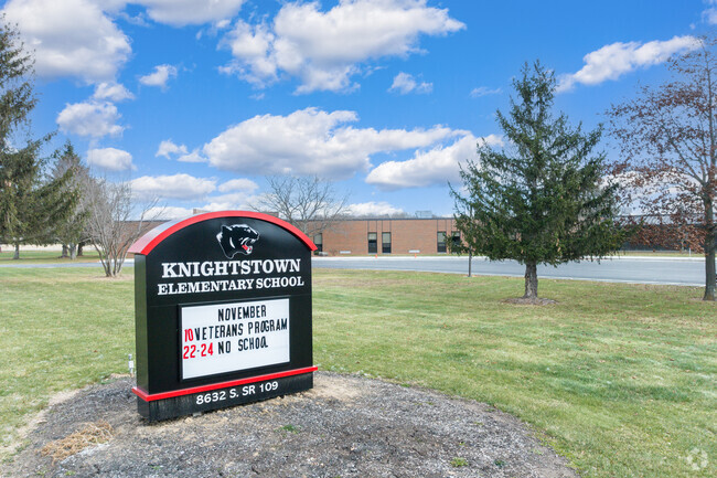 Knightstown Elementary School has 394 students in Henry County, IN.