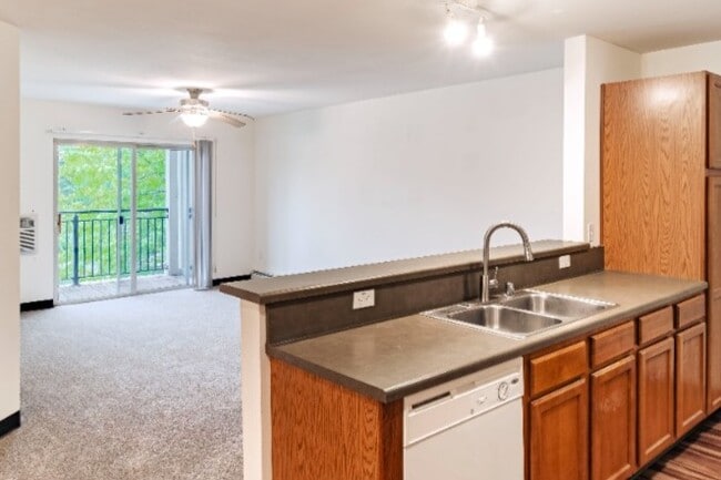 Berkshire Oconomowoc Senior Apartments, Oconomowoc, WI 53066 - photo 3