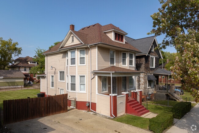 Older houses in the Gateway Community offer fixer-upper opportunities for new homeowners.