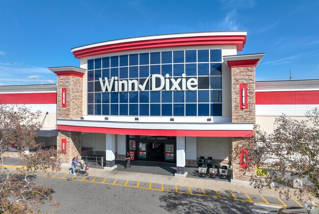 Apopka's local Winn Dixie is located at 1565 W Orange Blossom Trail.