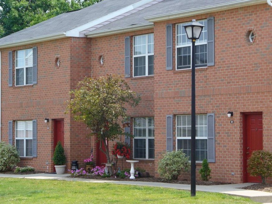 Cranbery Pointe Townhomes 501 Cranberry Pointe Ln, Cranberry Township, PA