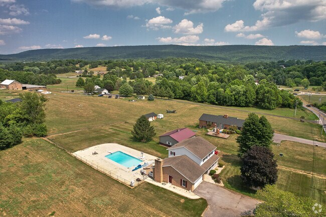 Shining Tree is a private school located in rural Washington County.