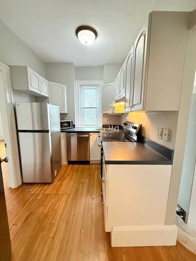 369 Tappan St unit 12, Brookline, MA 02445 - photo 7