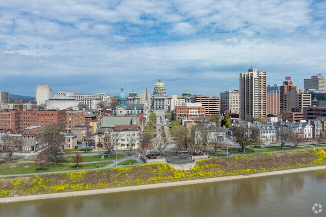Less than 5 miles from the capital of Pennsylvania, Colonial Park offers quick access to Harrisburg.