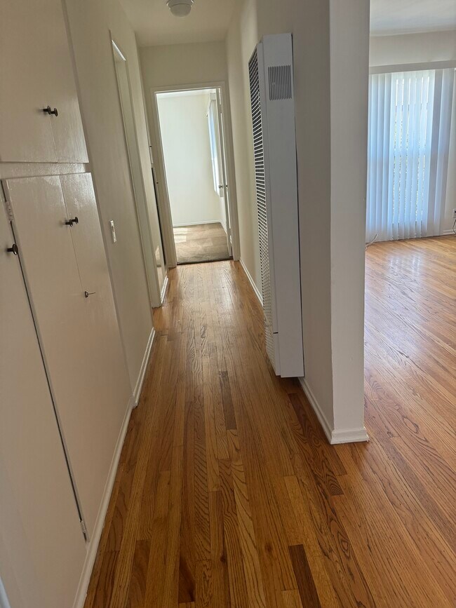 Hallway to bedrooms and bathroom