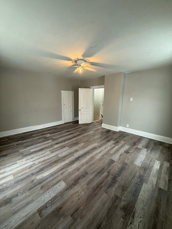 831 S Lawn Ave, Coshocton, OH 43812