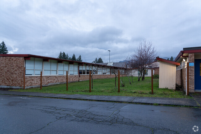 A side view of satellite classrooms.