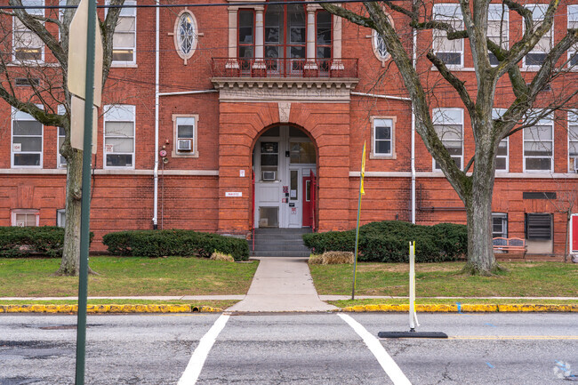 The student to teacher ratio in Watsessing Elementary is 9-1.