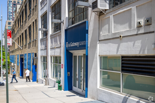 The Gateway School is a highly rated school in Lincoln Square.