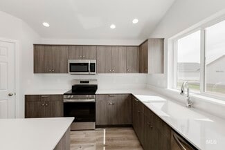 1726 SW Besra Dr, Mountain Home, ID 83647