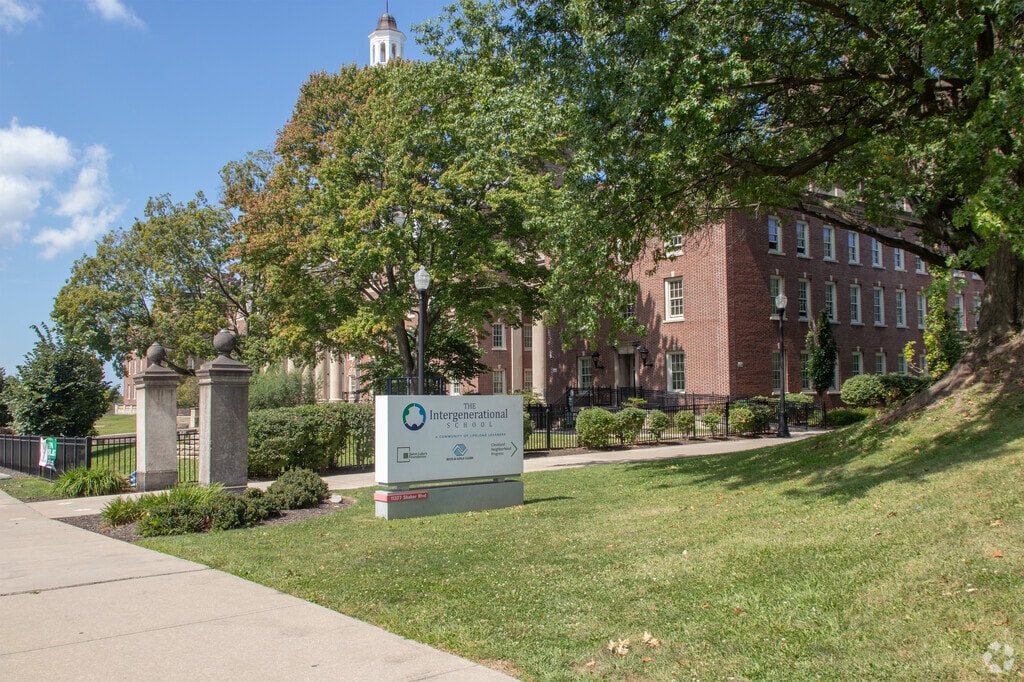 Intergenerational School provides private education in the neighborhood of 
Woodland Hills